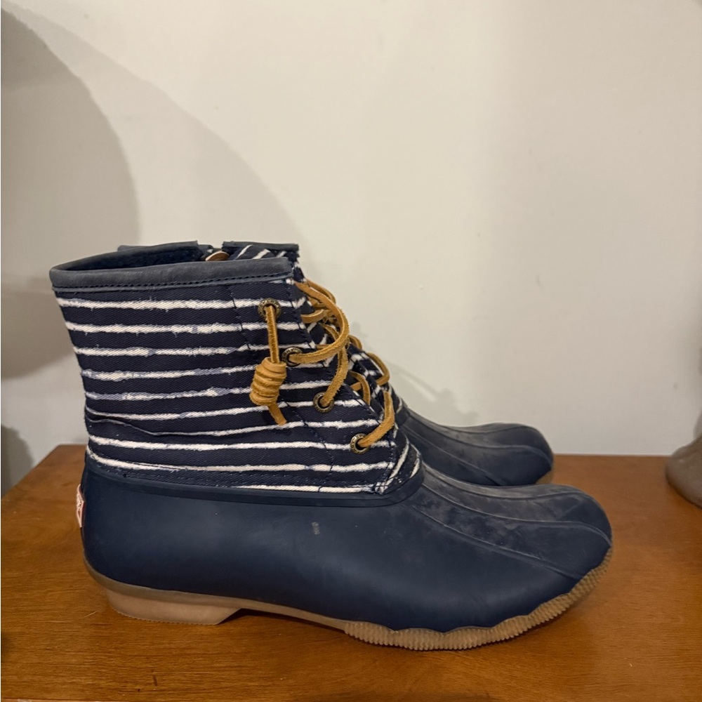 Size 8.5 Sperry TopSider Shearwater Lined Leather Duck Boot (Navy/White) - W